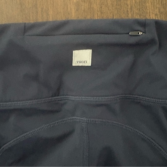 Vuori - High Rise Stride Pocket Leggings - Navy - XS - Picture 6 of 6